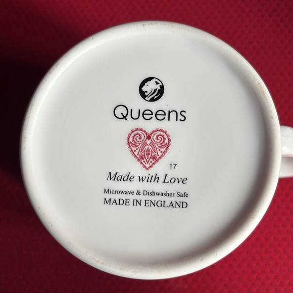 Queens Made with Love Mug Red White Full Pattern - Picture 6 of 9